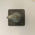 کلید سلکتور 32 آمپر 0/1 تک خانه