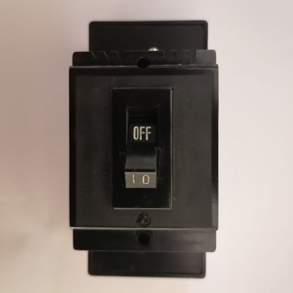 کلید اورلود میتسوبیشی ژاپنی 250 ولت ، 40 آمپر ، ظرفیت قطع تا 2500 آمپر لحظه ای