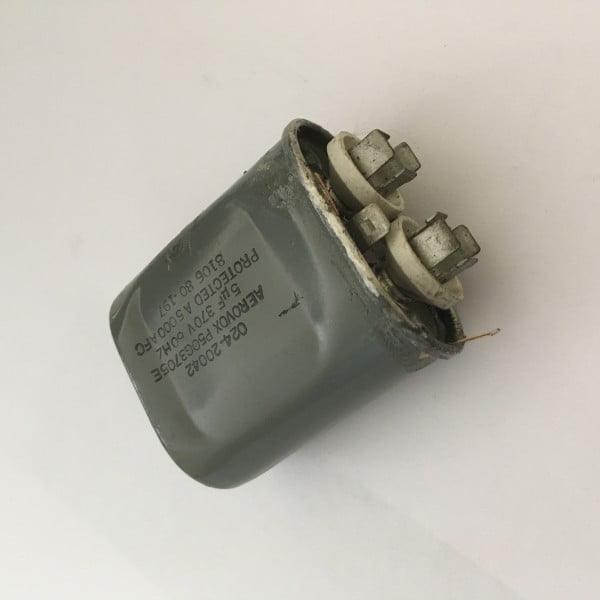 خازن 5 میکروفاراد 370 ولت (AEROVOX P50G3705E)